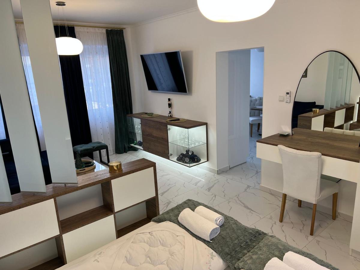 La Luna Premium Deluxe Apartment With Free Jacuzzi, Bikes & Covered Parking Nasice Buitenkant foto