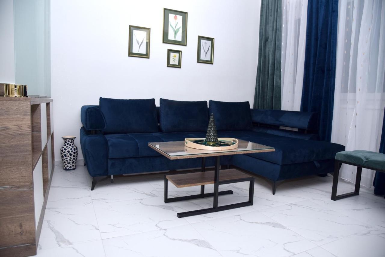 La Luna Premium Deluxe Apartment With Free Jacuzzi, Bikes & Covered Parking Nasice Buitenkant foto