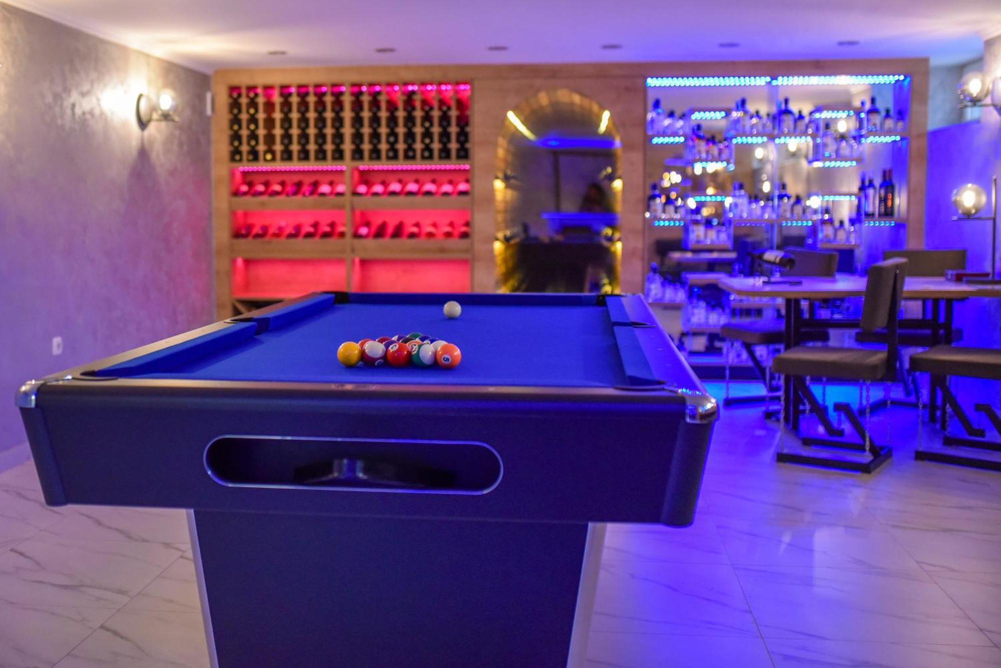 La Luna Premium Deluxe Apartment With Free Jacuzzi, Bikes & Covered Parking Nasice Buitenkant foto